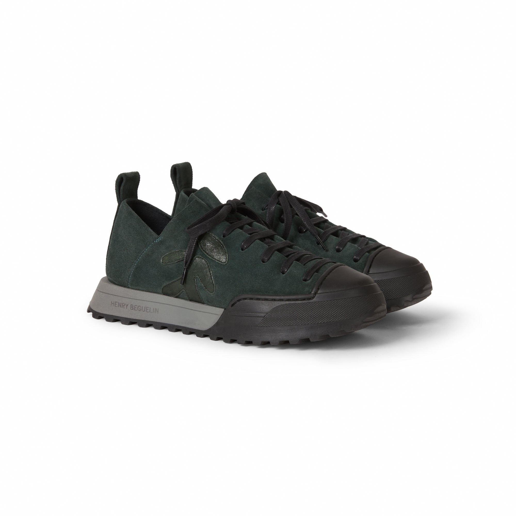Sneaker in Suede