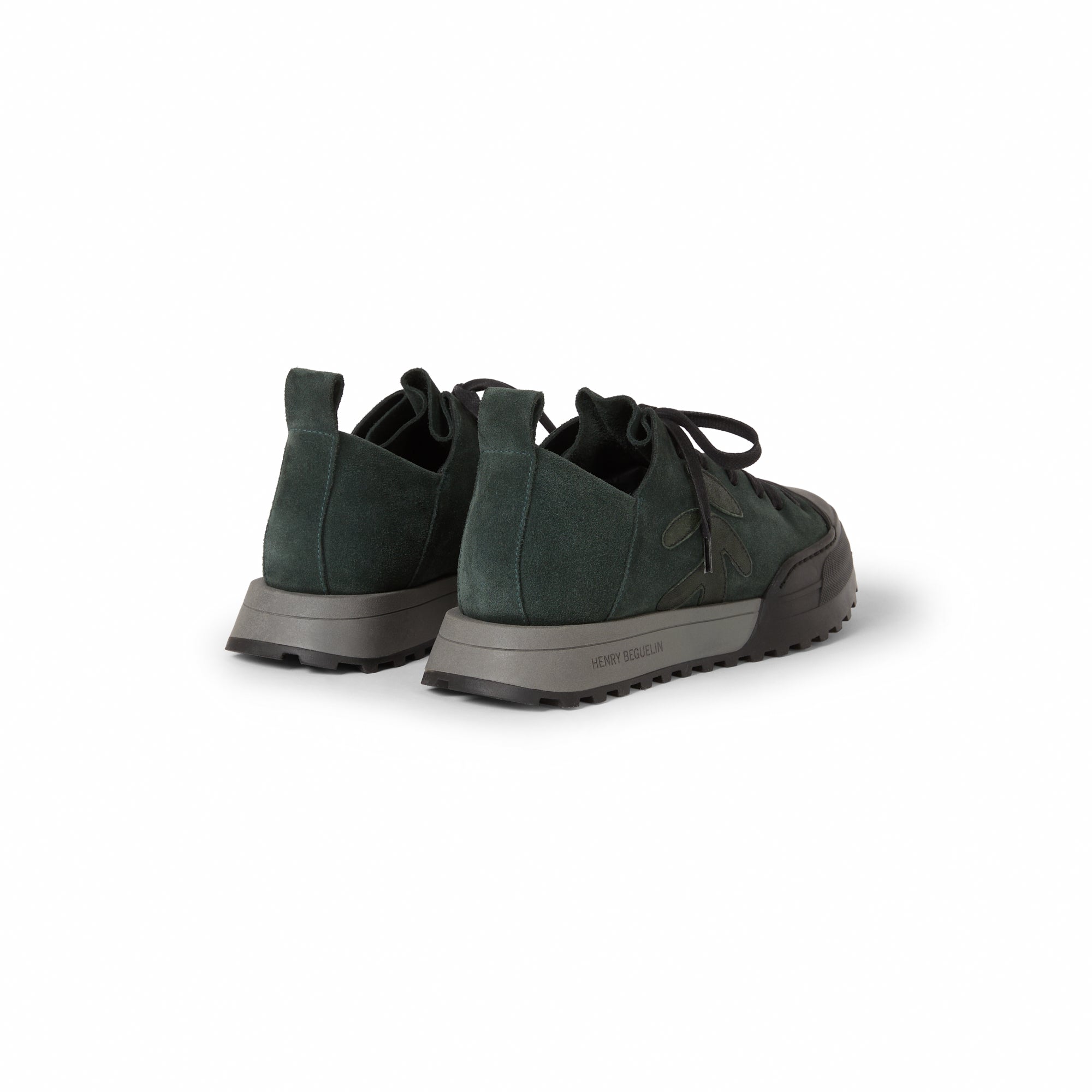 Sneaker in Suede